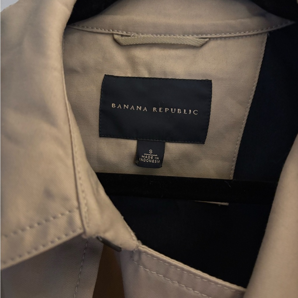Banana Republic Men's Beige Trench Coat - Picture 3 of 8